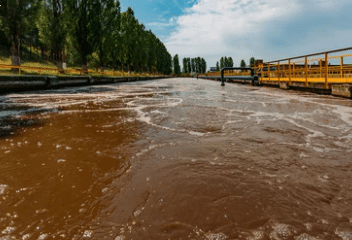 Tanks for aeration and biological purification of sewage